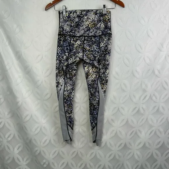 Lululemon‎ Wunder Under Crop  Scallop Full-On Luxtreme 23"
Floral Size 6 - Image 9