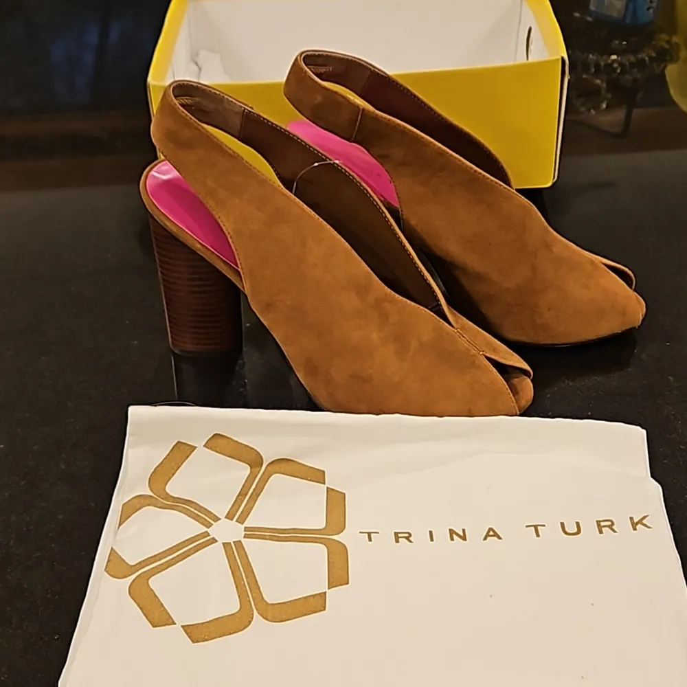 💕TRINA TURK💕 Sunset Blvd Suede Slingback Heels ~ Tan 10 New with Box (No Lid) - Image 13
