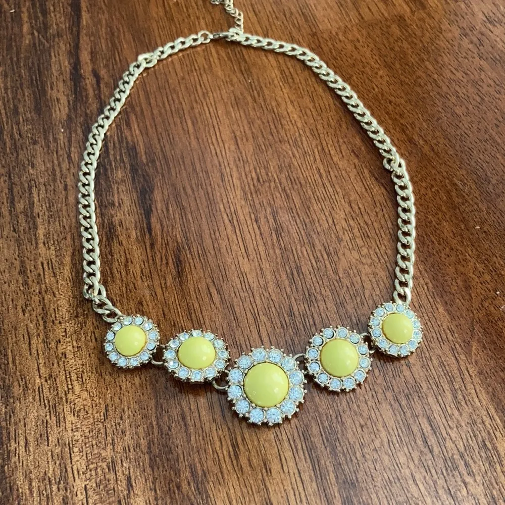 NEW J. Crew Gold Floral Statement Short Chain Necklace Yellow Daisies NWOT - Image 2