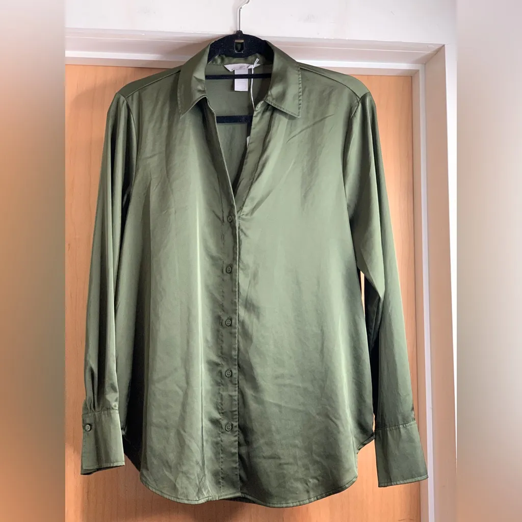 H+M Green Satin Button-Up Collared Shirt.   Size-Small - Image 2