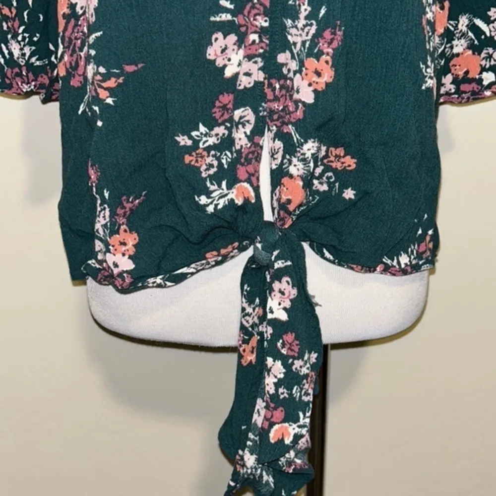 Charming Charlie medium‎ floral tie blouse - Image 2