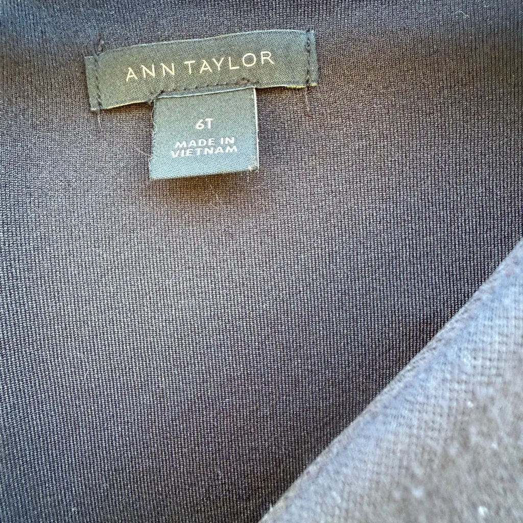 Ann Taylor Black Sheath Dress Womens Size 6 Tall V Neck 3/4 Sleeve Business EUC - Image 4