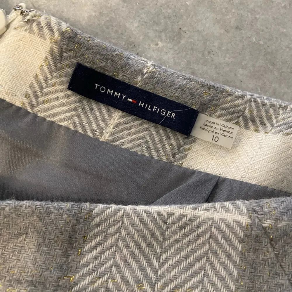 Tommy Hilfiger Size 10 Wool Blend Lined Gray Gold Metallic Plaid Pencil Skirt - Image 10