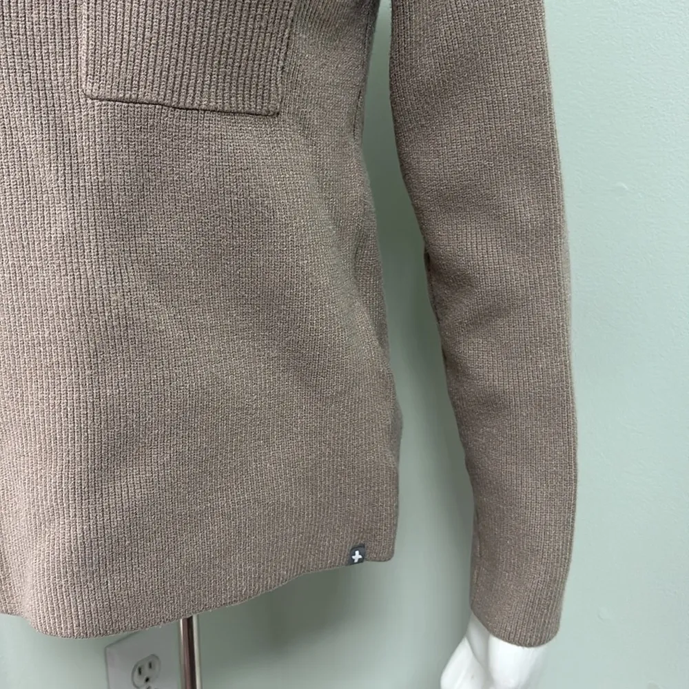 FIGS Tan Latte Crewneck Sweater Medium - Image 6