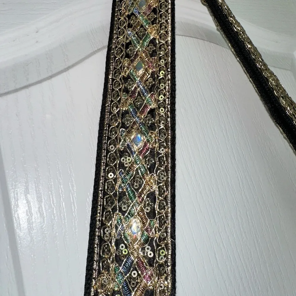 Elegant Gold Shoulder Bag - Image 2