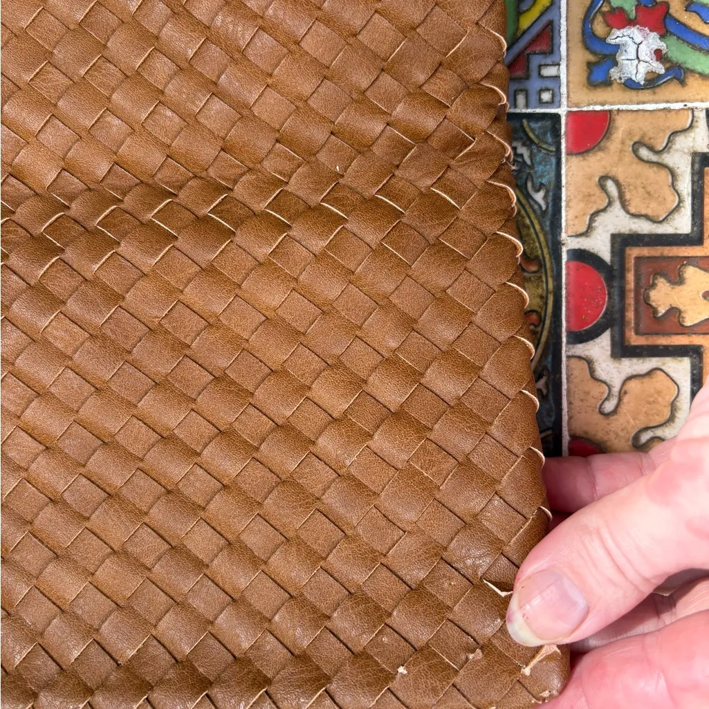 Elegant Brown Woven Clutch - Image 7