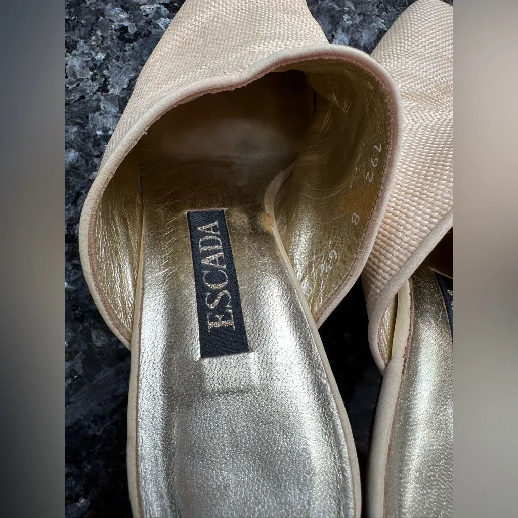 Escada Golden Tan Cloth Textured Mules Slip Ons Women’s Size 6.5 Made in Italy Gold - Image 5