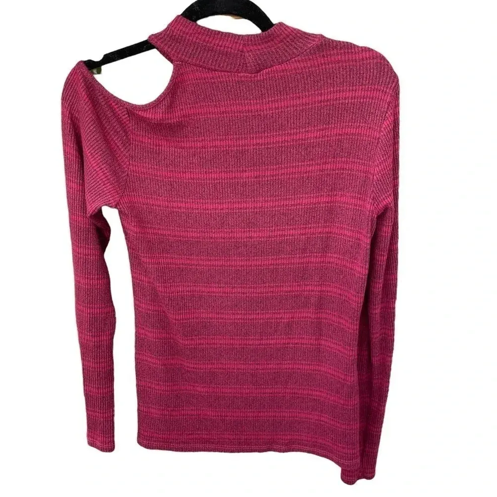 Scripted Cut Out Fitted Long Sleeve Top Red - Image 4