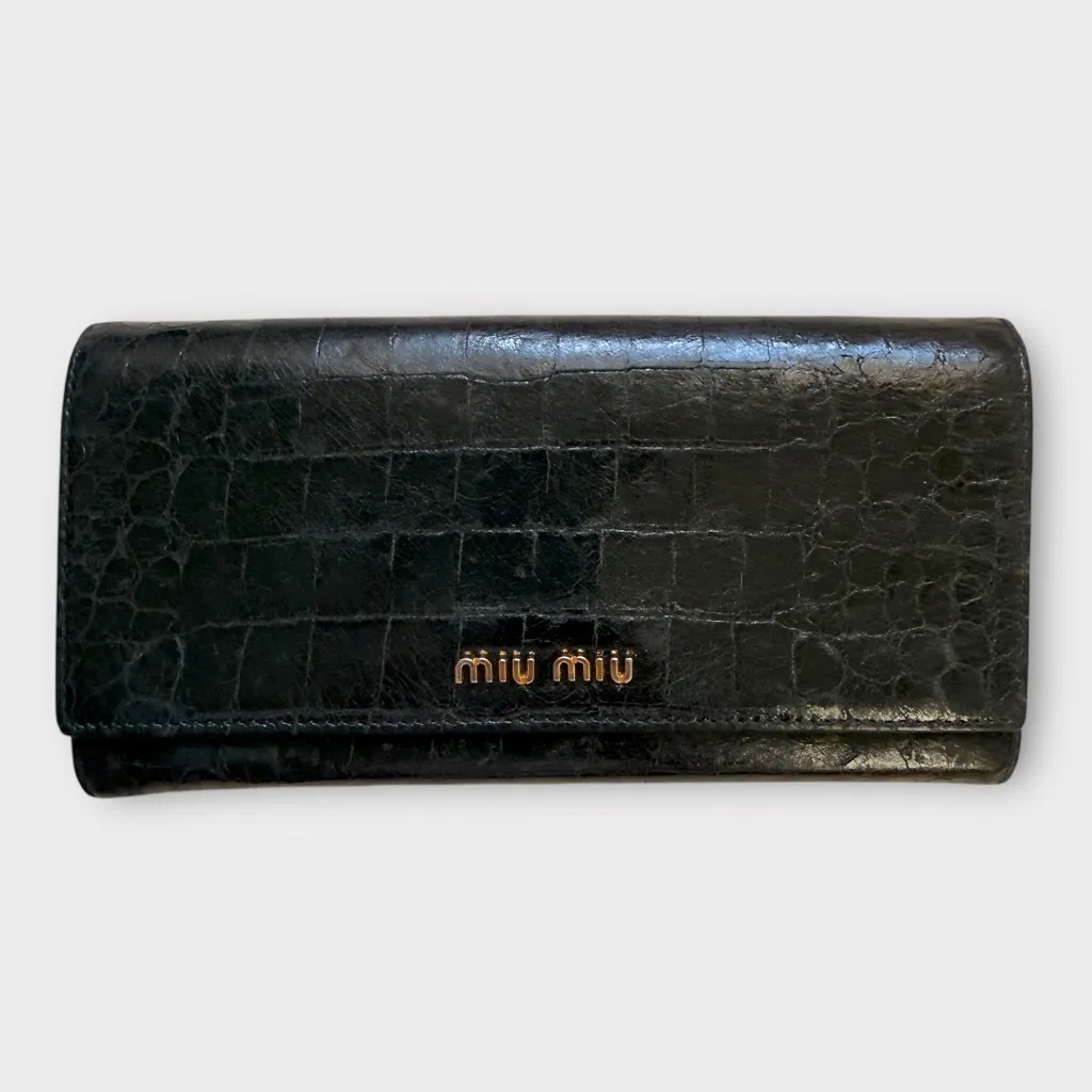 Miu Miu Black Croc-Embossed Crossbody with Gold Chain - Image 3