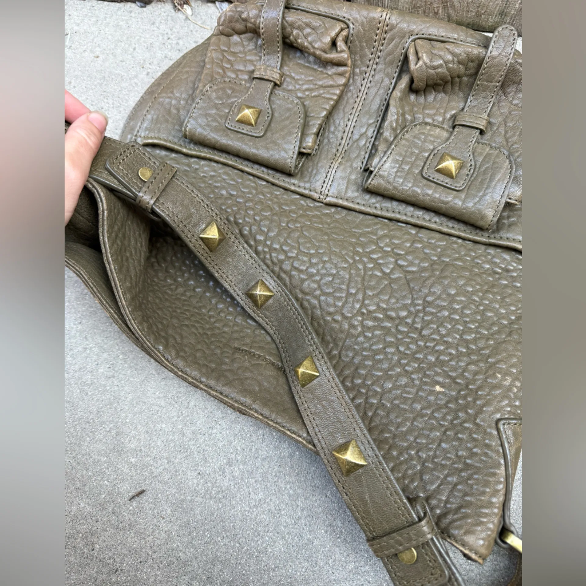 Charles Jourdan Khaki Green Pebbled Leather Studded Large Shoulder Bag - Image 4