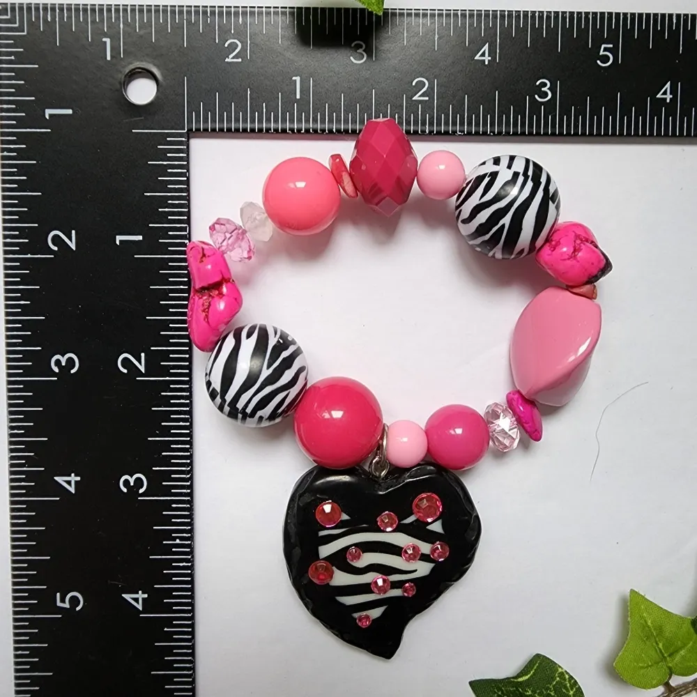 Chunky Bead Hot Pink with Zebra Print and Heart Charm Bracelet - Image 6