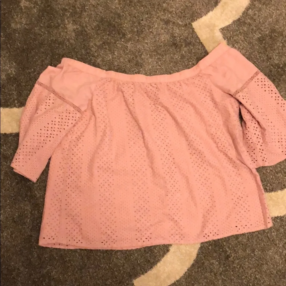 Abercrombie light pink off the shoulder top Sz L - Image 2