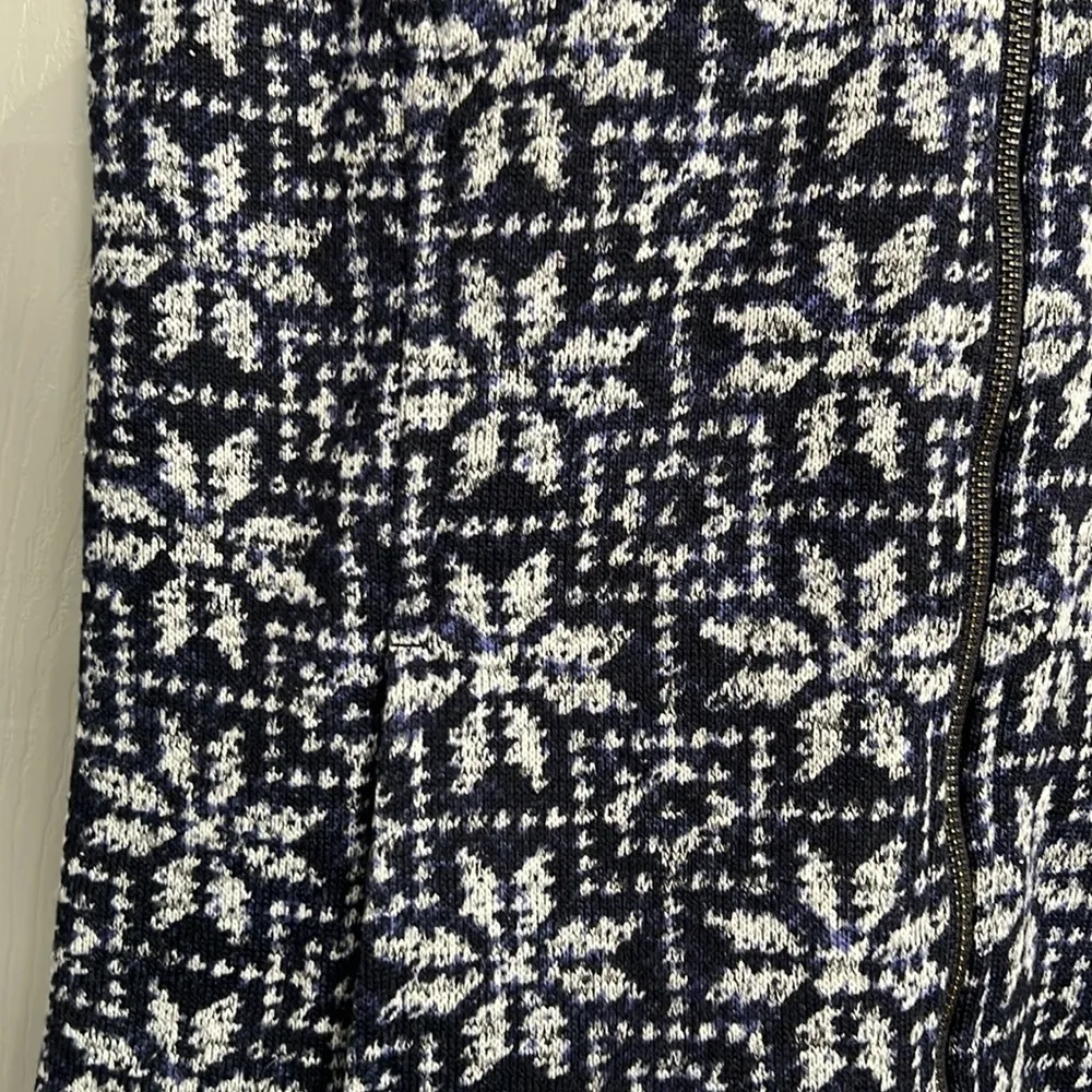 Talbots women’s Vest - Size Small Petite navy/white hooded fair isle - Image 3