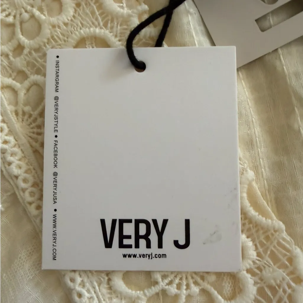 Very J Delicate Crochet Detail V-Neck Feminine Boho Blouse Champagne Small NWT - Image 12