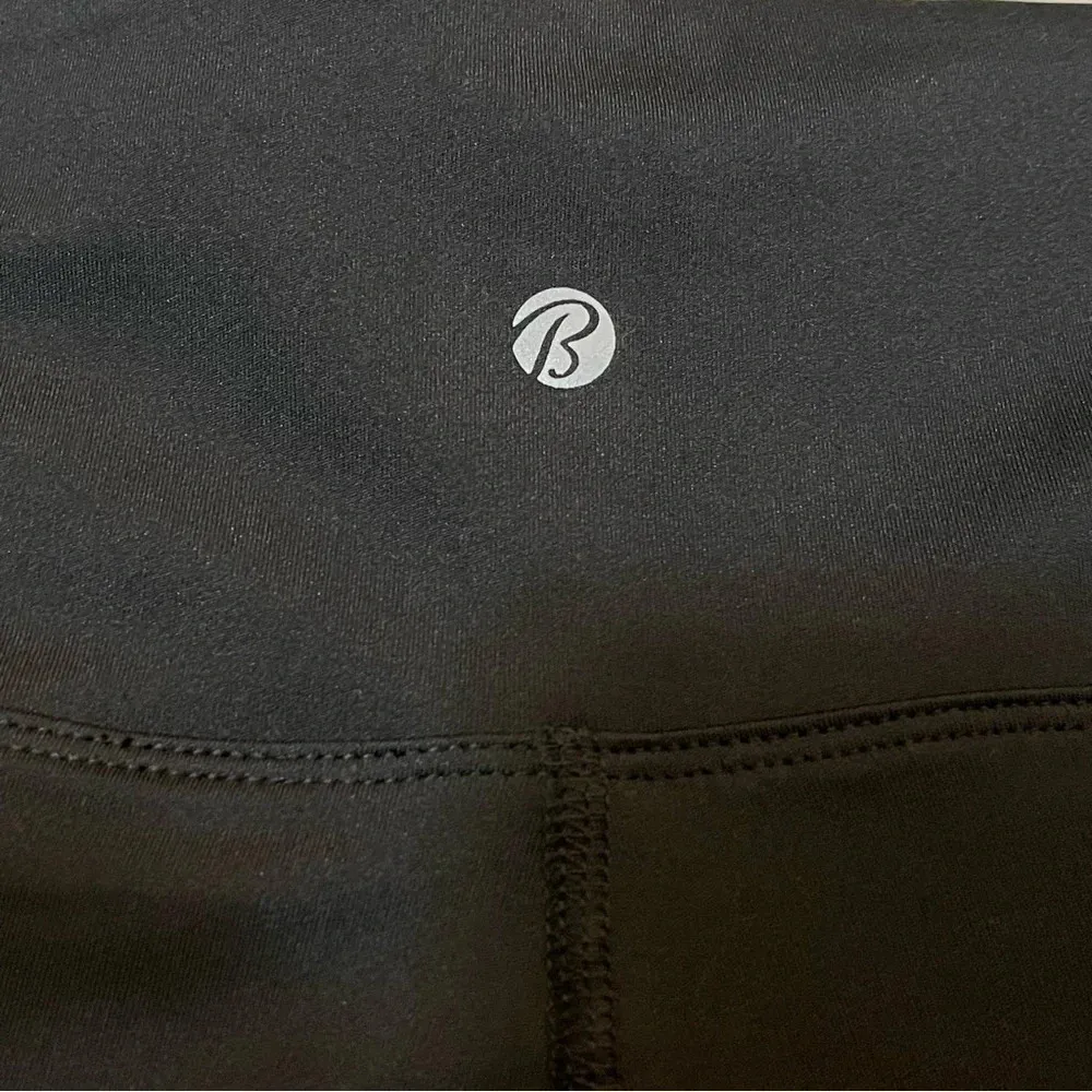 New! Bally Total Fitness Women's High Rise Pocket Shorts XL Black - Image 7