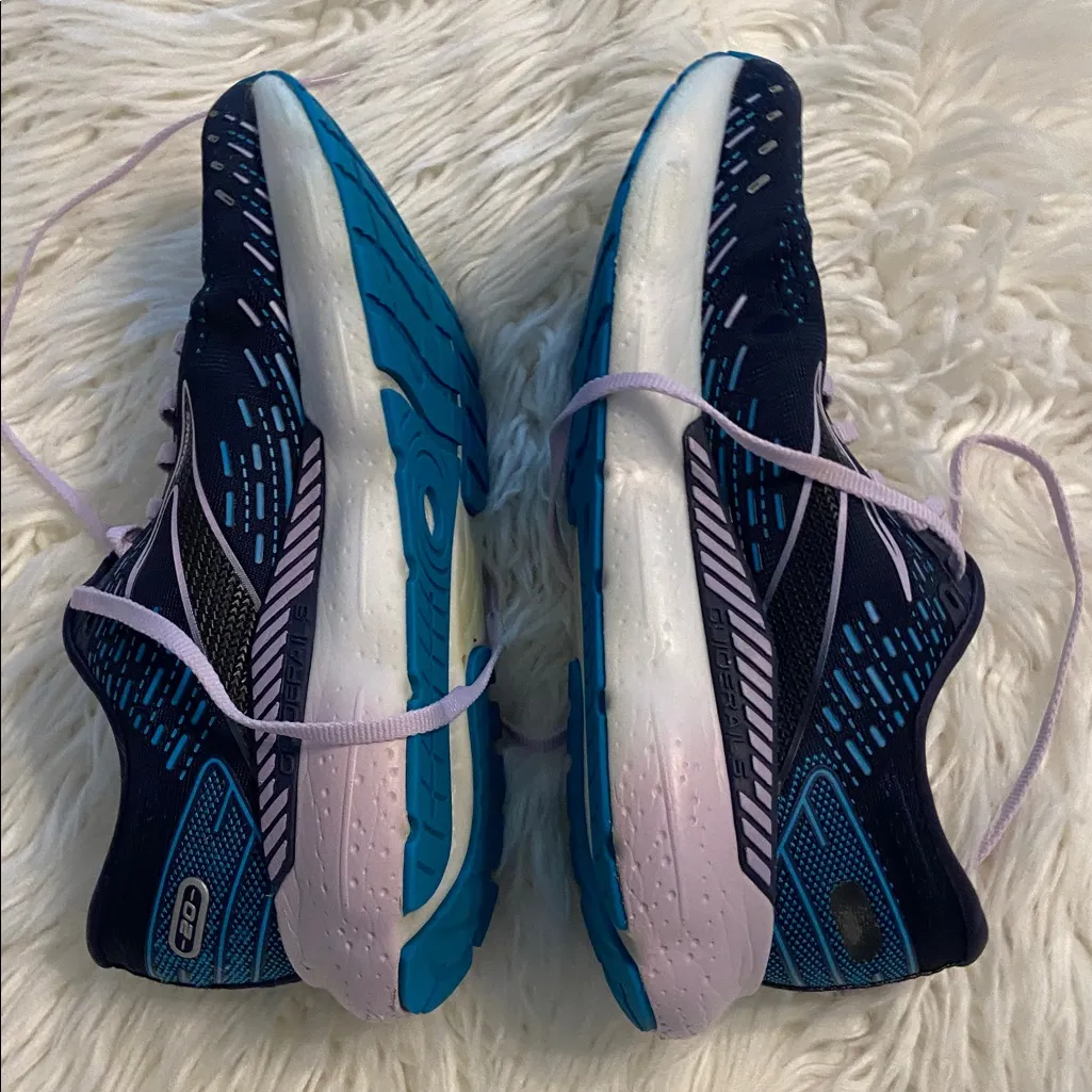 Brooks Women's Glycerin 20 - Dark Blue and Light Purple size 8.5 good condition - Image 5