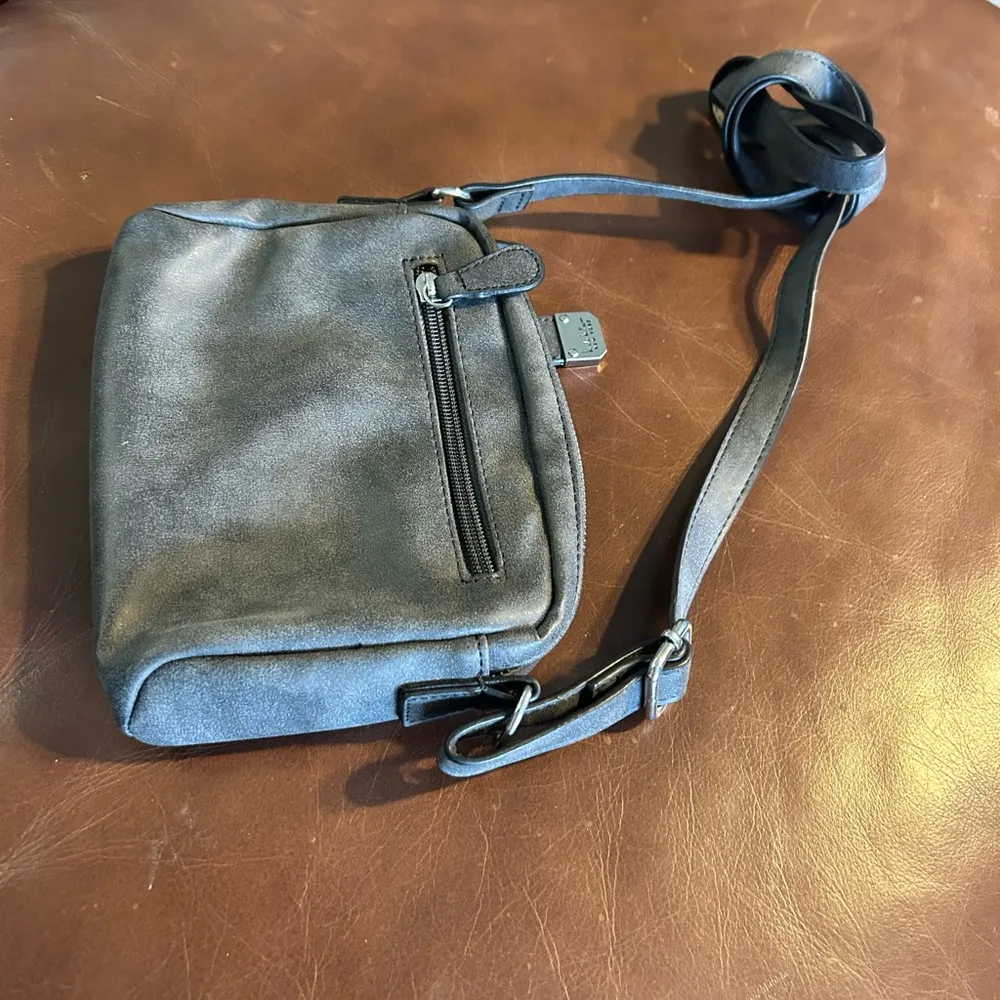 Nicole Miller New York Gray crossbody Bag with Structured Design-like new - Image 4