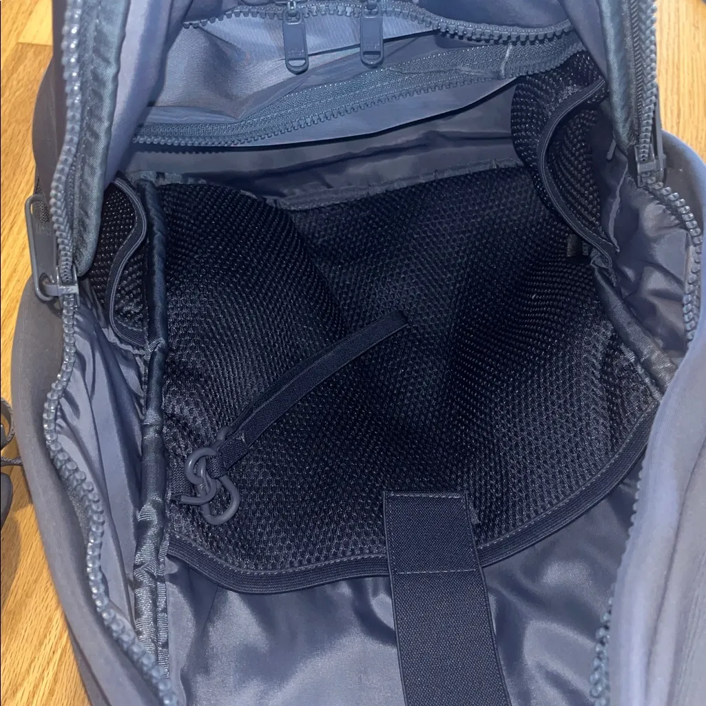 Dagne Dover Dakota Bue Gray Neoprene Backpack - Image 6