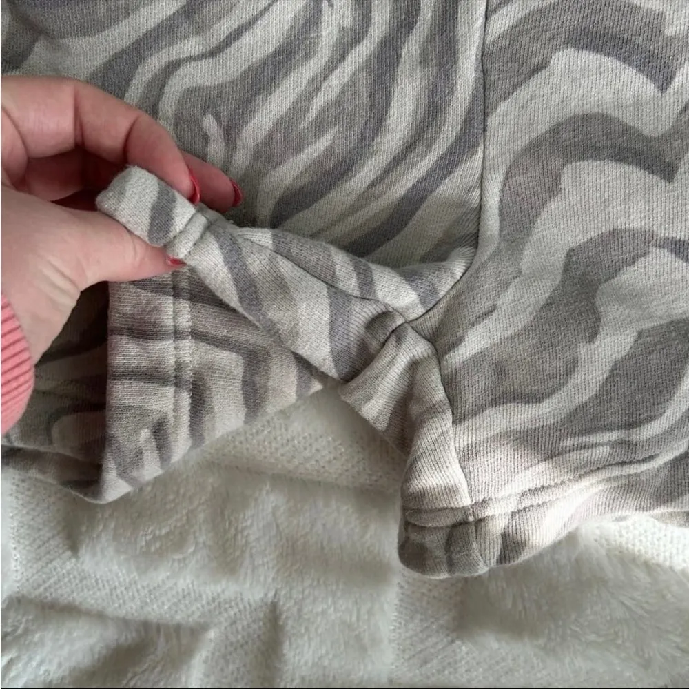 Sweaty Betty London Essentials Cotton Bermuda Zebra Print Shorts Women’s X-Small - Image 7