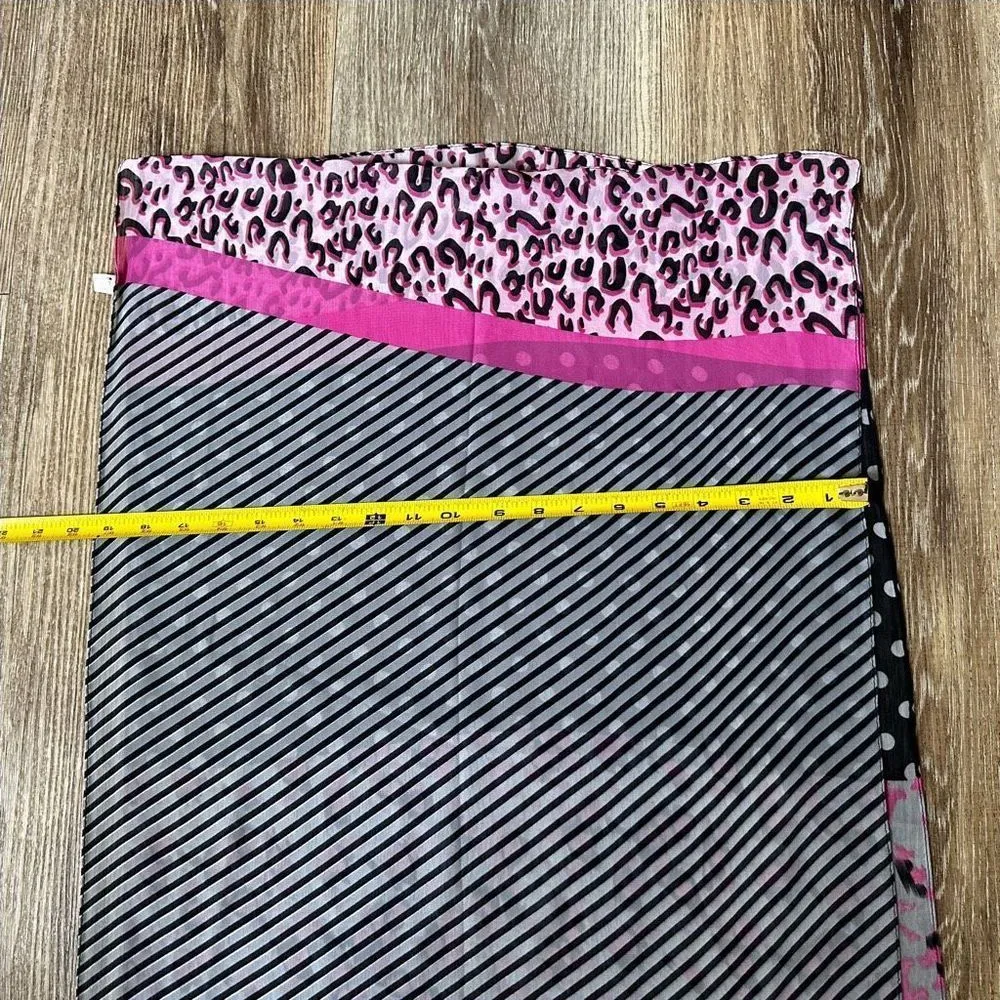 Pink cheetah pattern scarf - Image 4