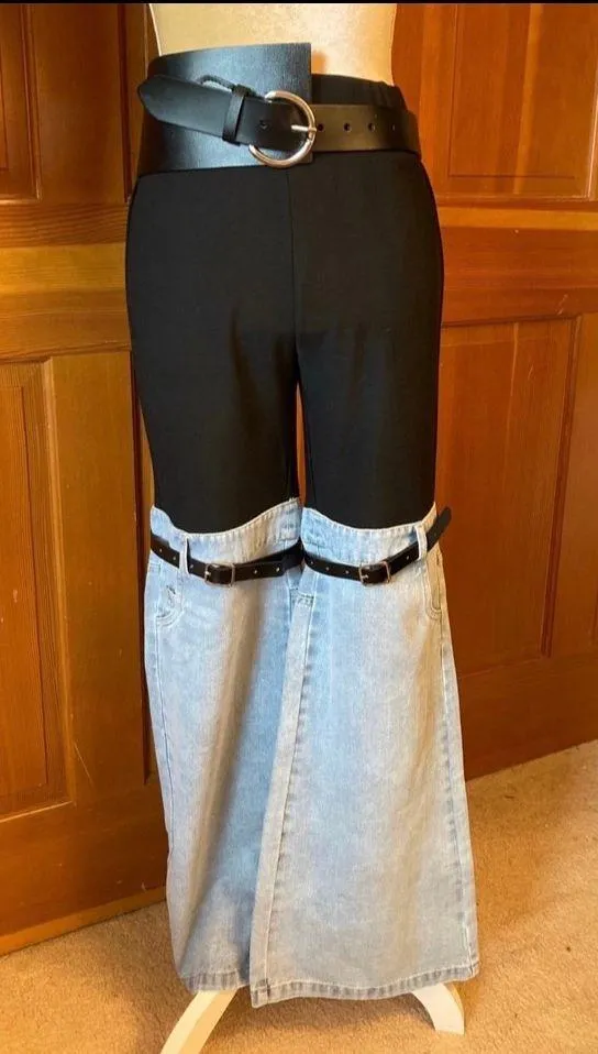 Nwt, Lavishly Paris Two Tone Denim Flare Leg Pants. - Image 2
