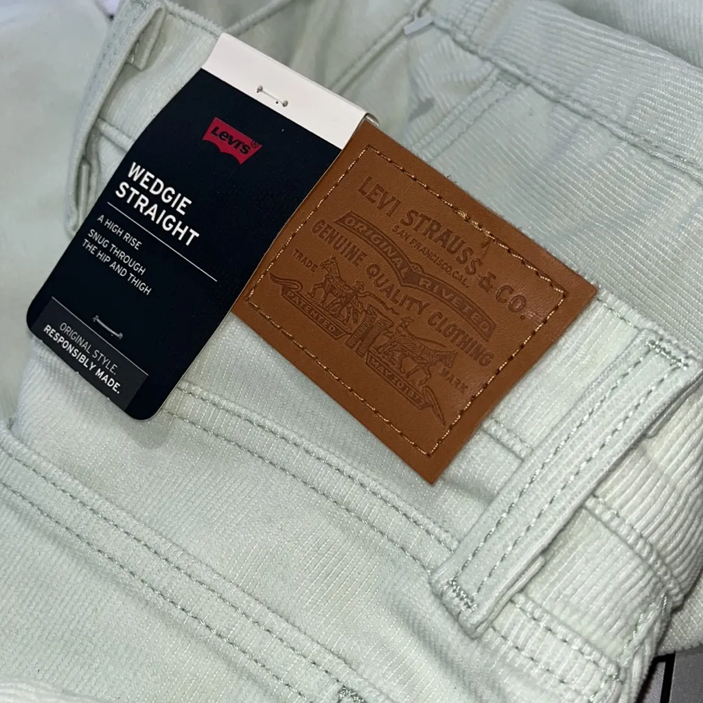 NWT LEVI'S WEDGIE STRAIGHT FIT CORDUROY WOMEN'S PANTS Mist Green 26X26 - Image 8