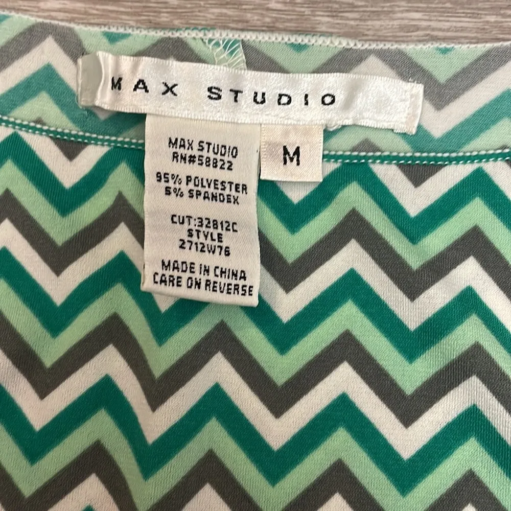 2 Tone Green, Gray, White Chevron Striped Scoop Neck 3/4 Sleeve Top - Image 8