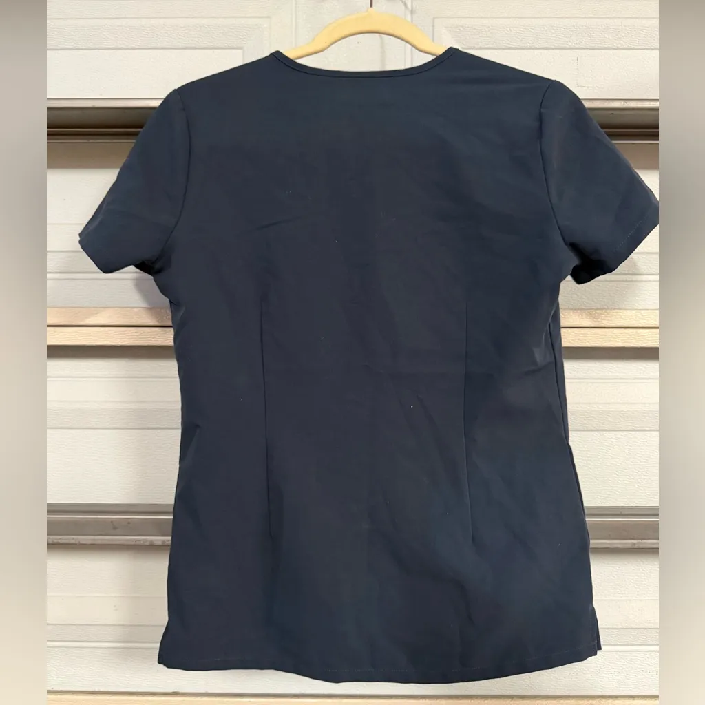 FIGS Women's Dark Blue Short Sleeve Top - Image 2