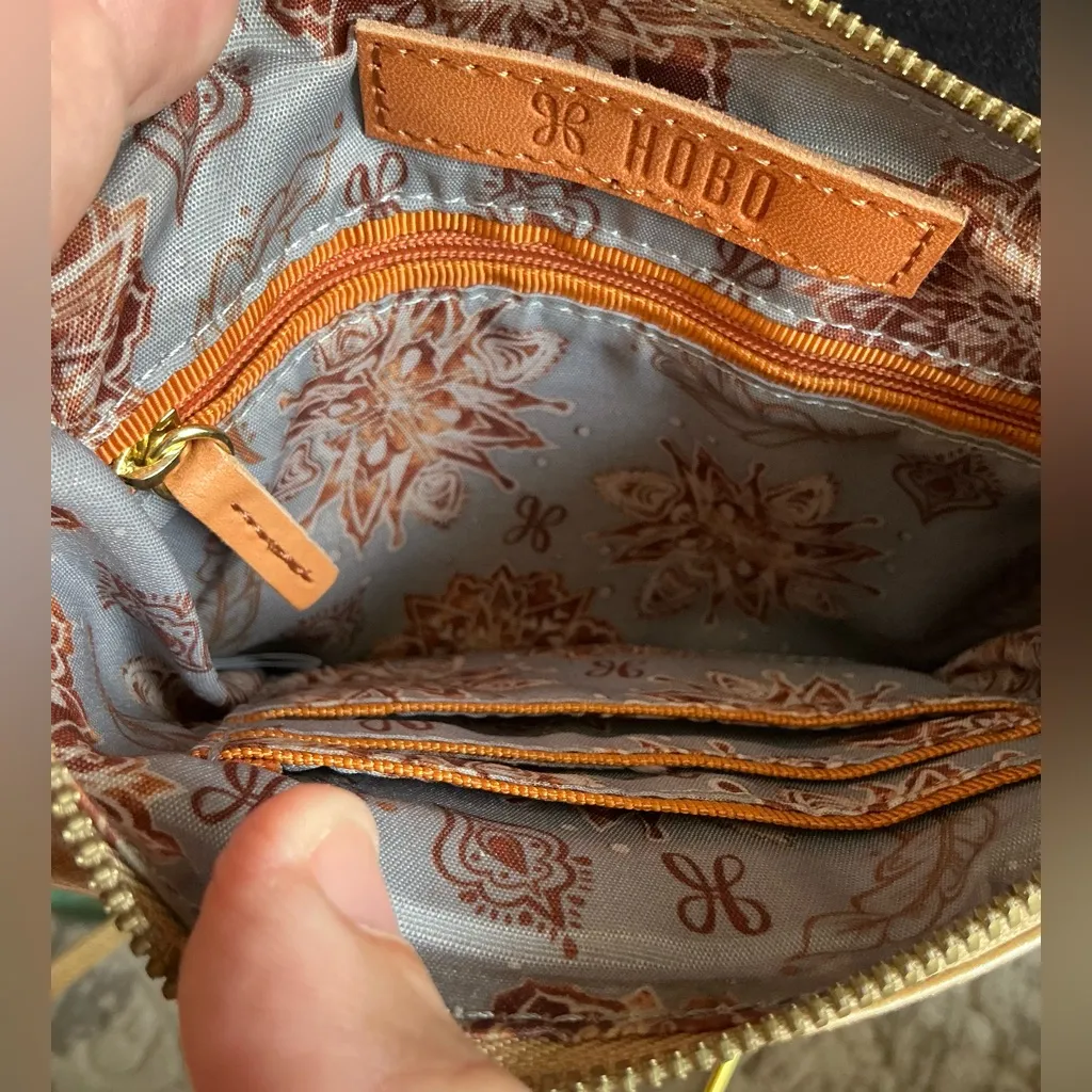 Rare Vintage Gold Distressed Leather Hobo International Crossbody Handbag Bag - Image 3