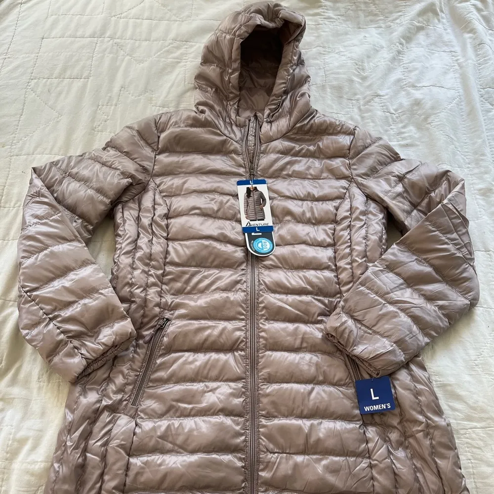 NWT: Aventure lightweight down jacket Size L - Image 3