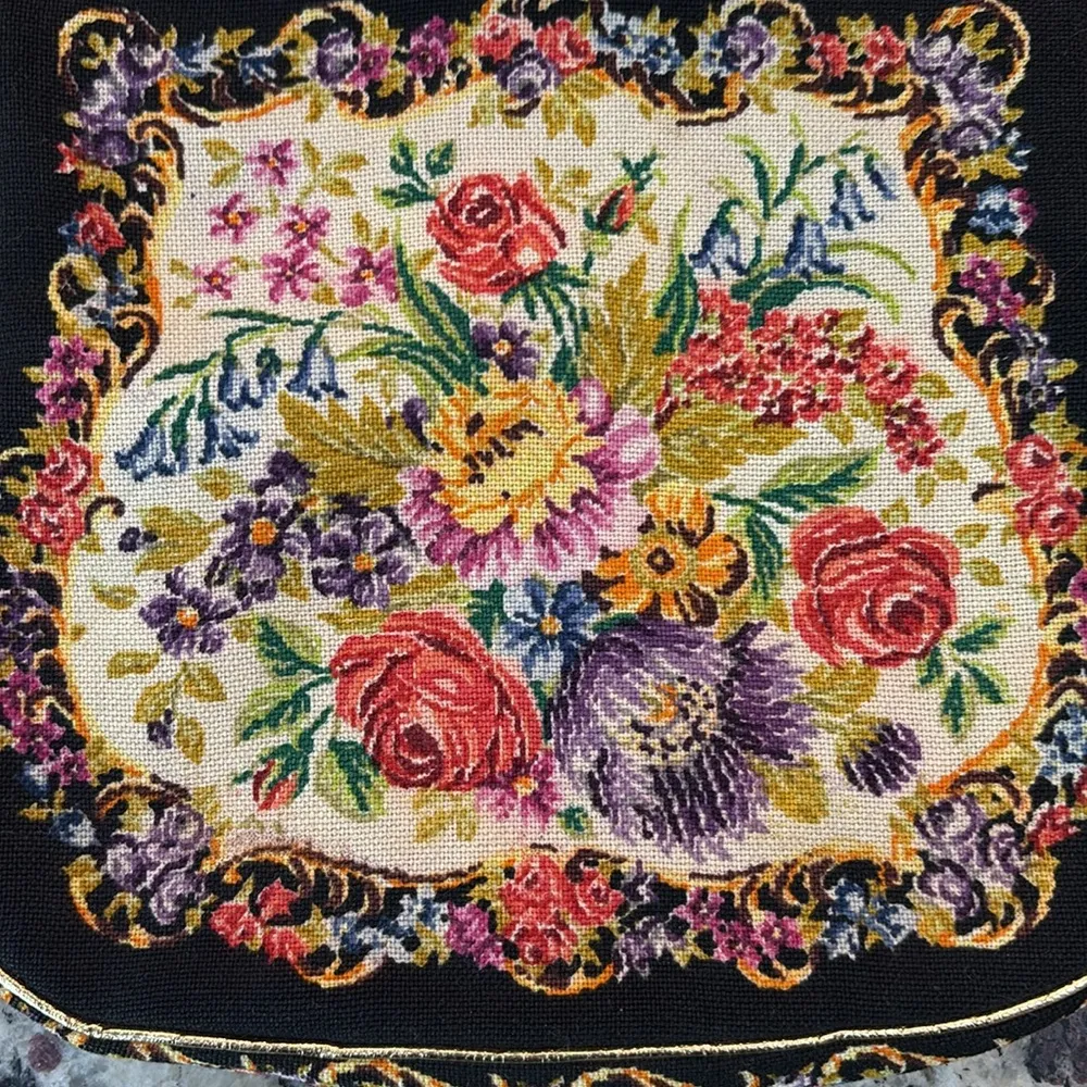 Vintage Walborg 1950s petit point black tapestry floral kiss clasp purse - Image 3