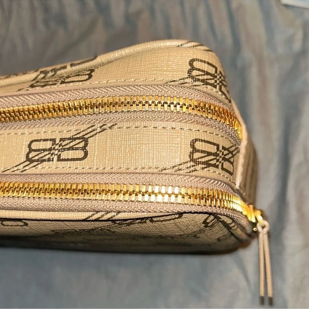 Authentic Balenciaga Signature BB Leather Pouch. - Image 8