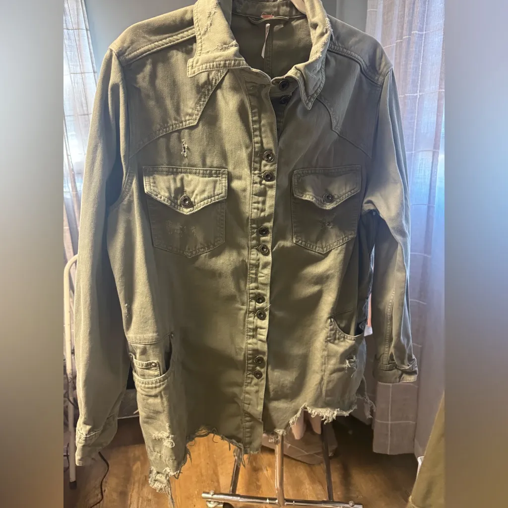 Free People Moonchild Denim Shirt Jacket in Olive Excellent Condition. - Image 6