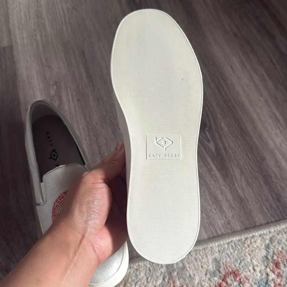 The Kerry Canvas Rainbow Applique Slip - Image 8