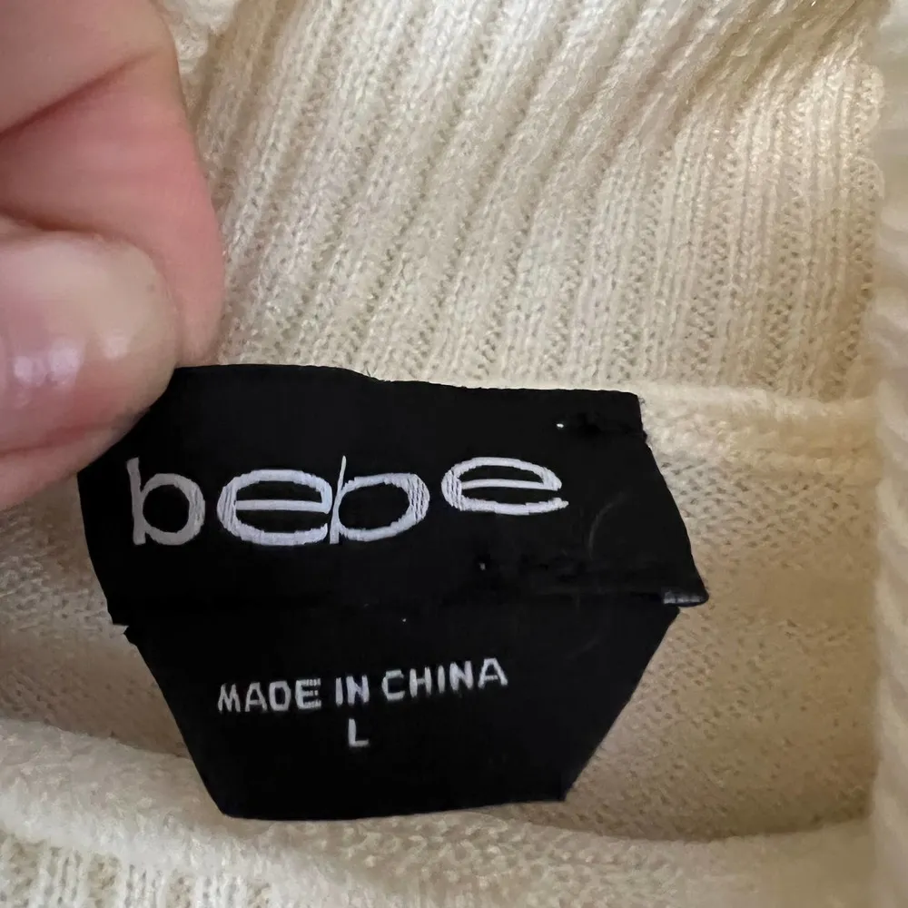 BEBE LOGO PEARL DETAIL SWEATER in Ivory Size L - Image 5