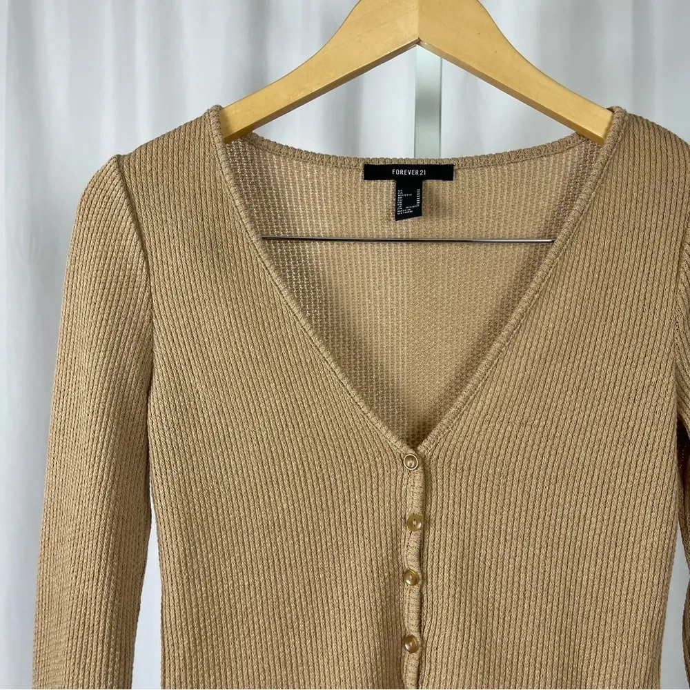 NWOT Forever 21 Medium Y2K Waffle Knit Crop Cardigan Lettuce Hem Camel Neutral - Image 6