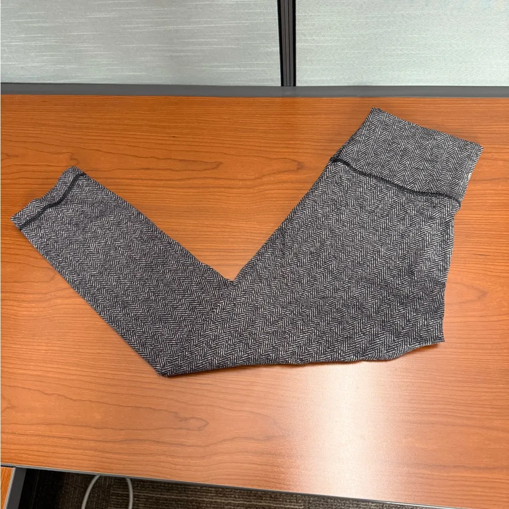 Lululemon Athletica Women's Gray Herringbone Joggers Size 8 - Image 2