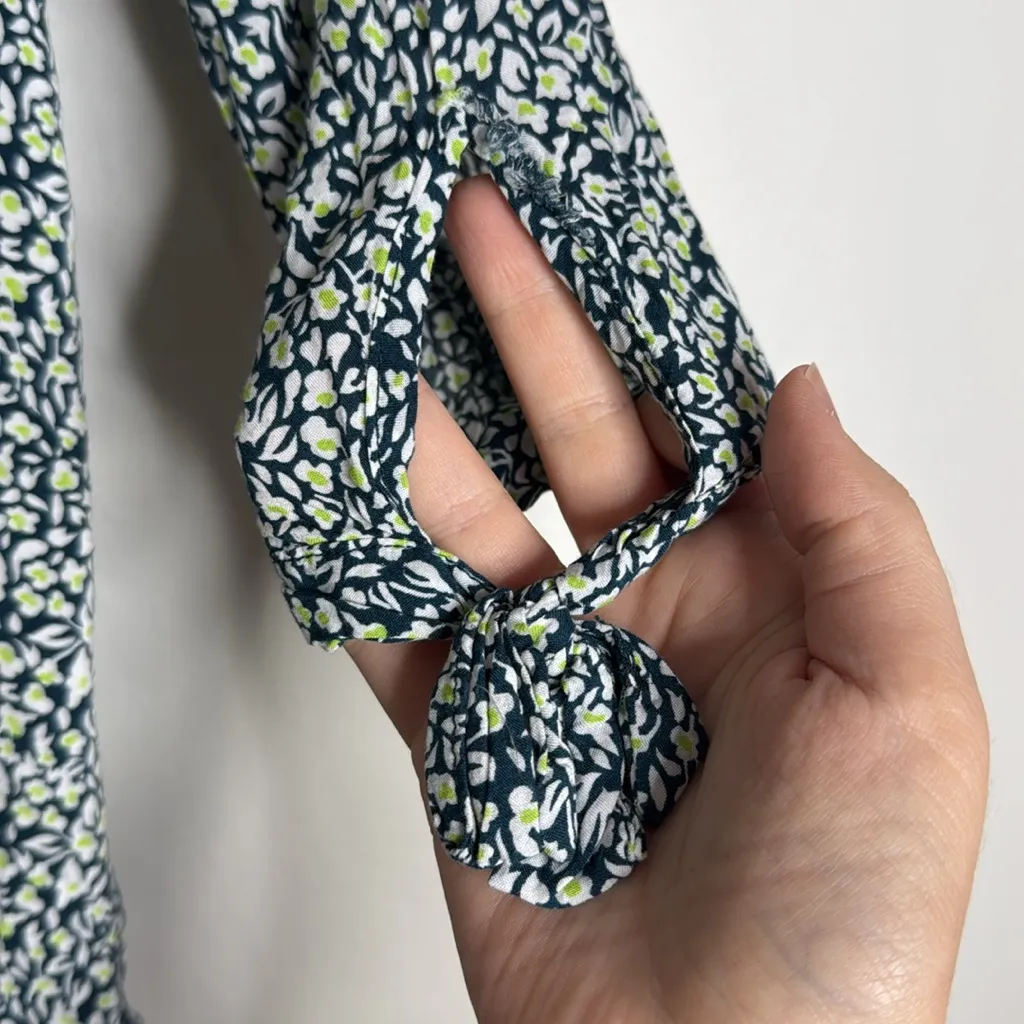 Cynthia Rowley Navy Ditsy Floral Print 3/4 Tie Cuff Sleeve V - Image 5