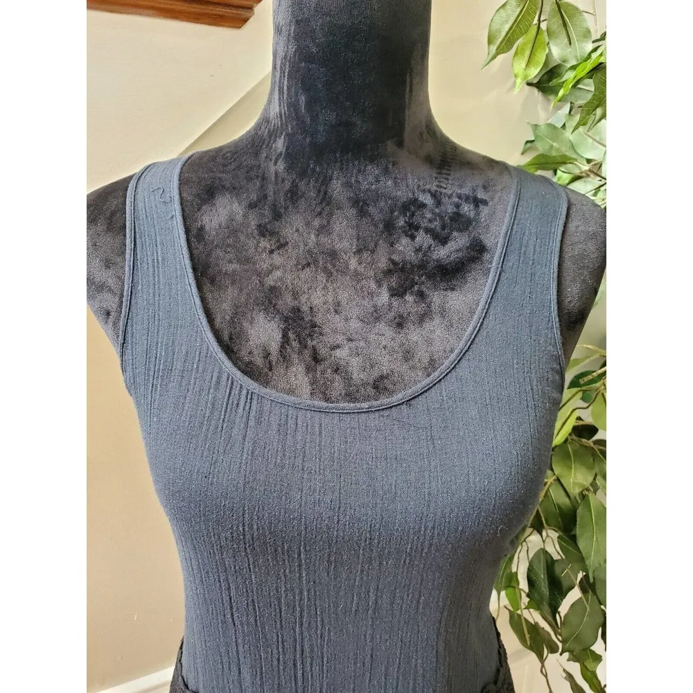 LA Blanca Women's Solid Black Polyester Sleeveless Round Neck Tunic Blouse - Image 3