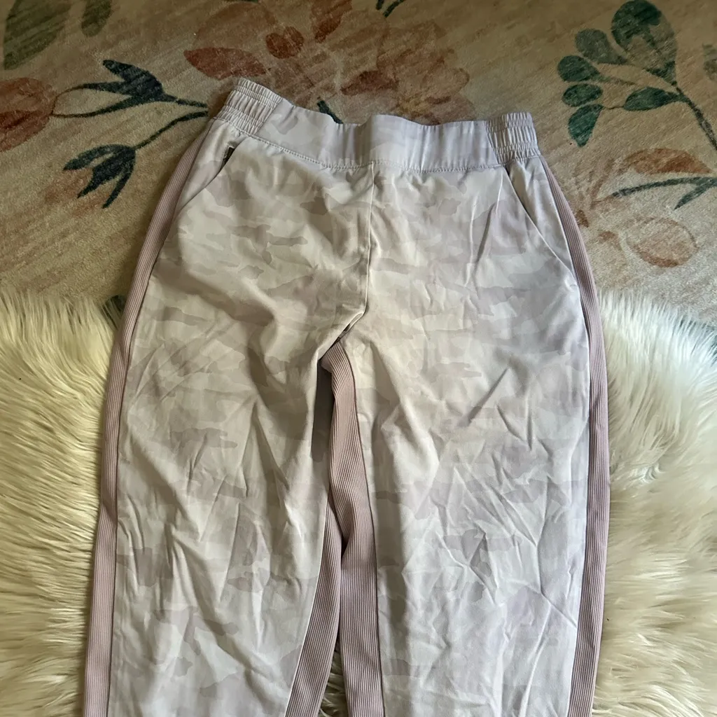 ATHLETA Brooklyn Camo Lined Jogger - Image 5