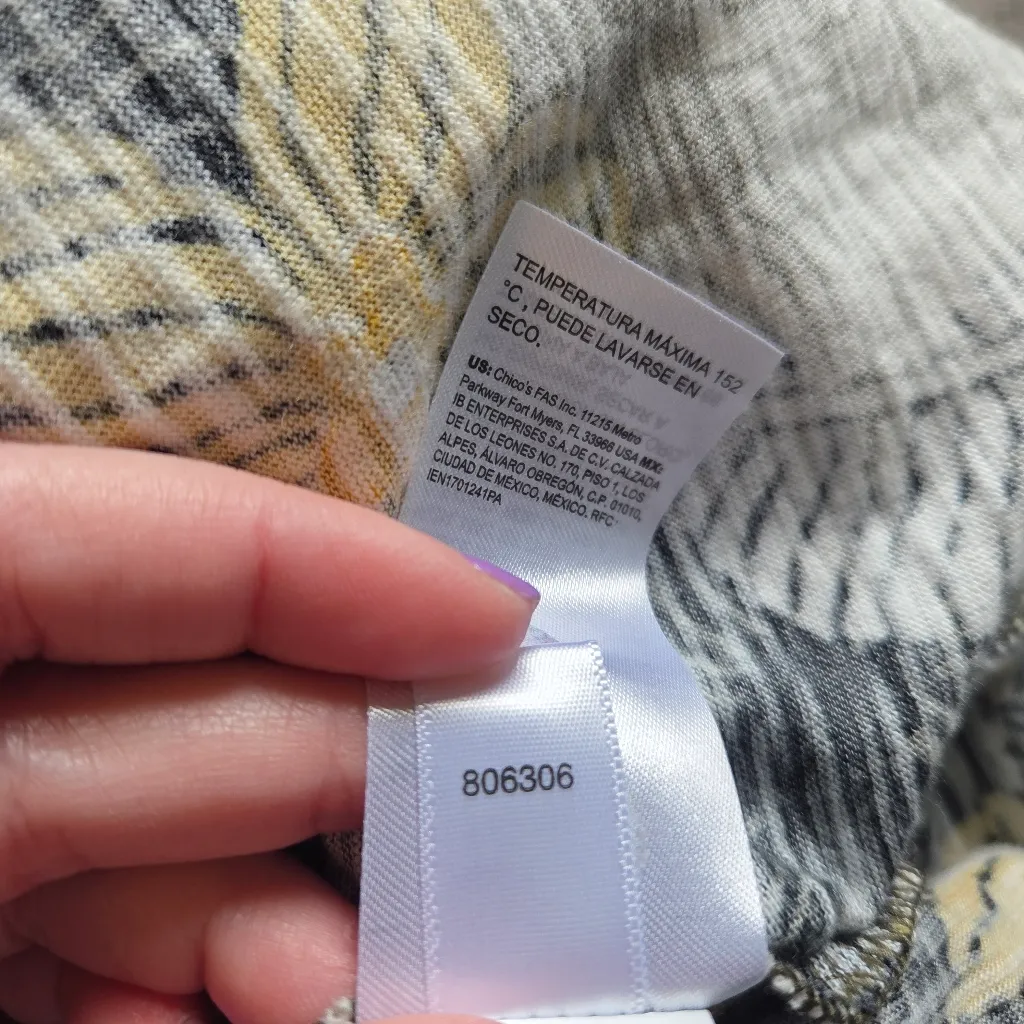 Chico's Green Floral V-Neck Long Sleeve T-Shirt - Image 10