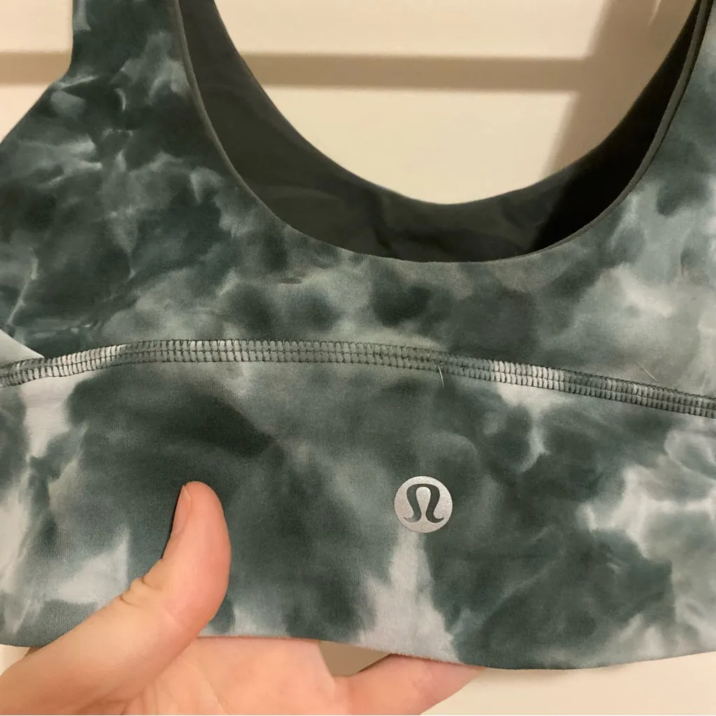 Lululemon Reversible Sports Bra size 6 - Image 5