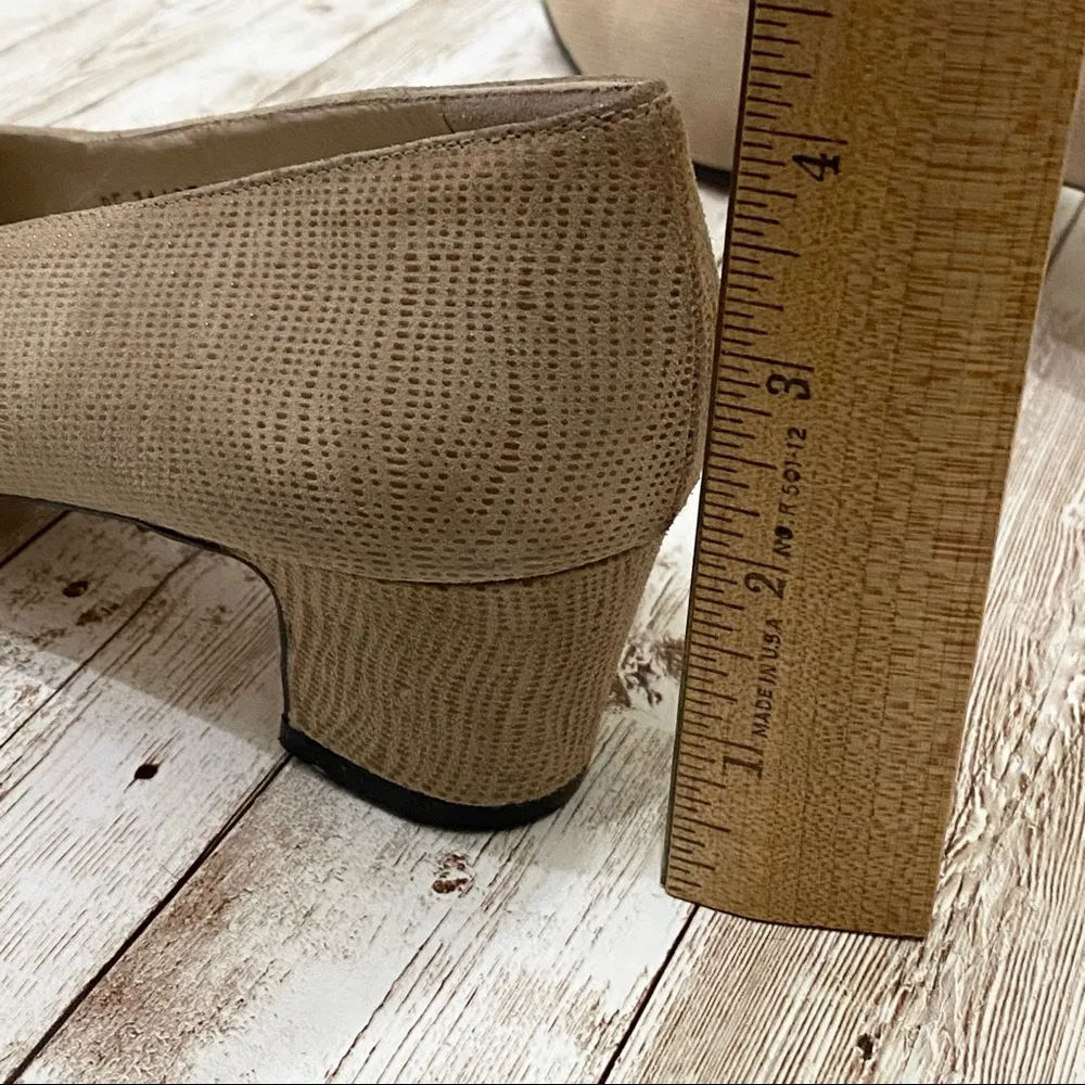 SALVATORE FERRAGAMO Nude Beige Textured Leather Low Heel Pumps Size 8 AAAA - Image 7