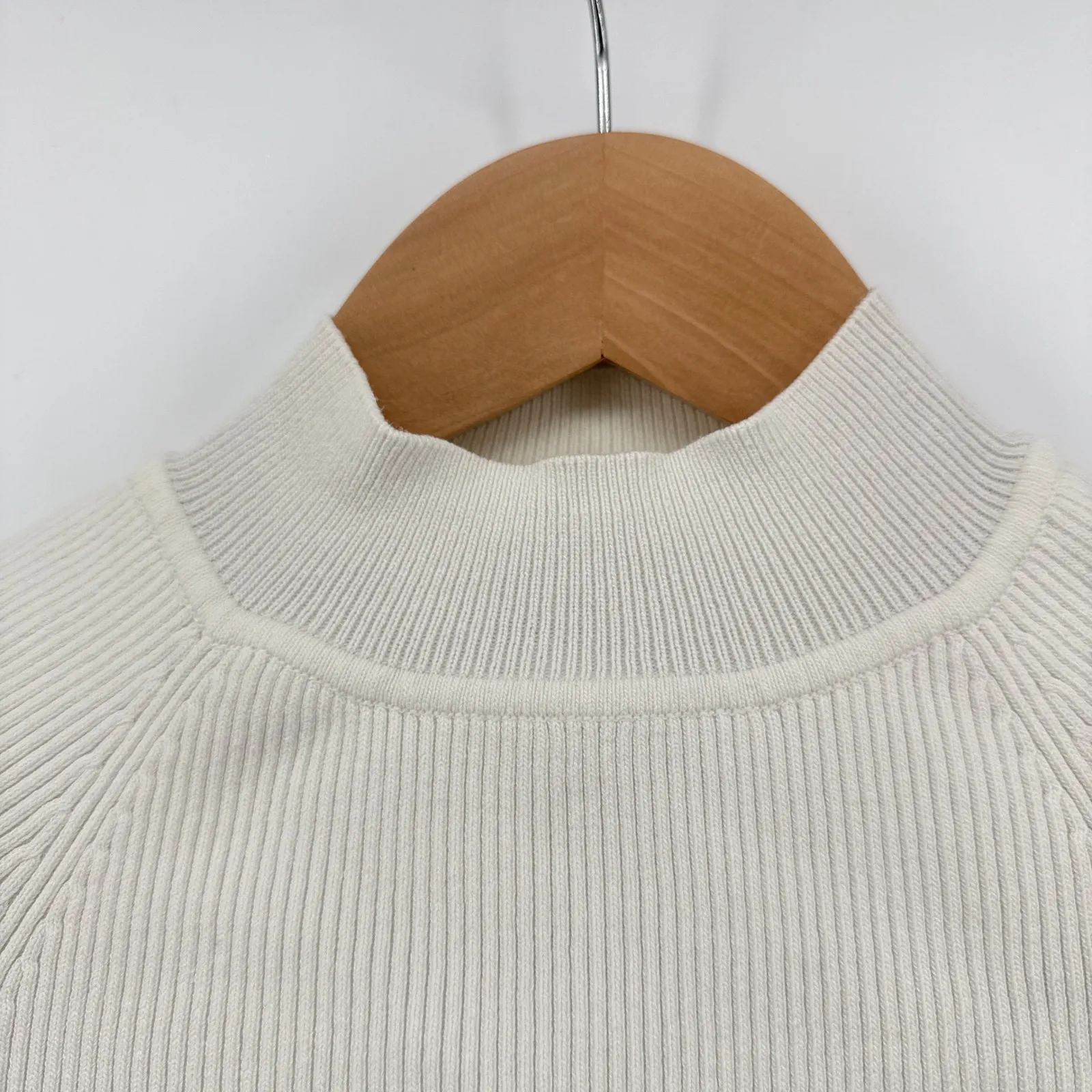 525 America Ivory Mock Neck Ribbed Knit Cropped Cut Out Back Top Size Small - Image 4