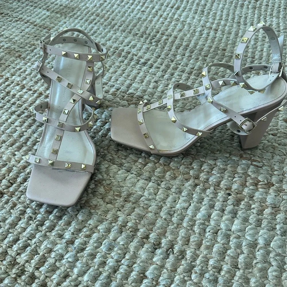 Gladiator studded beige square toe block heel sandal size 10 NWOT - Image 2