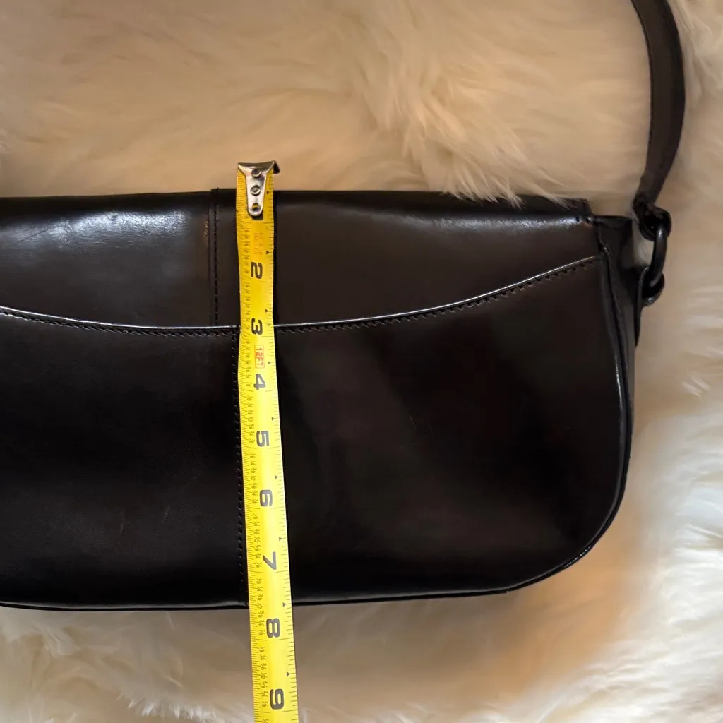 Kenneth Cole  New York Sleek Black Leather Shoulder Bag - Image 8