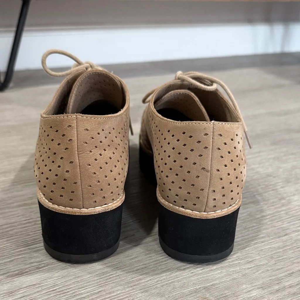 Eileen Fisher Ergo Wedge Derby Beige Perforated shoes - Image 4