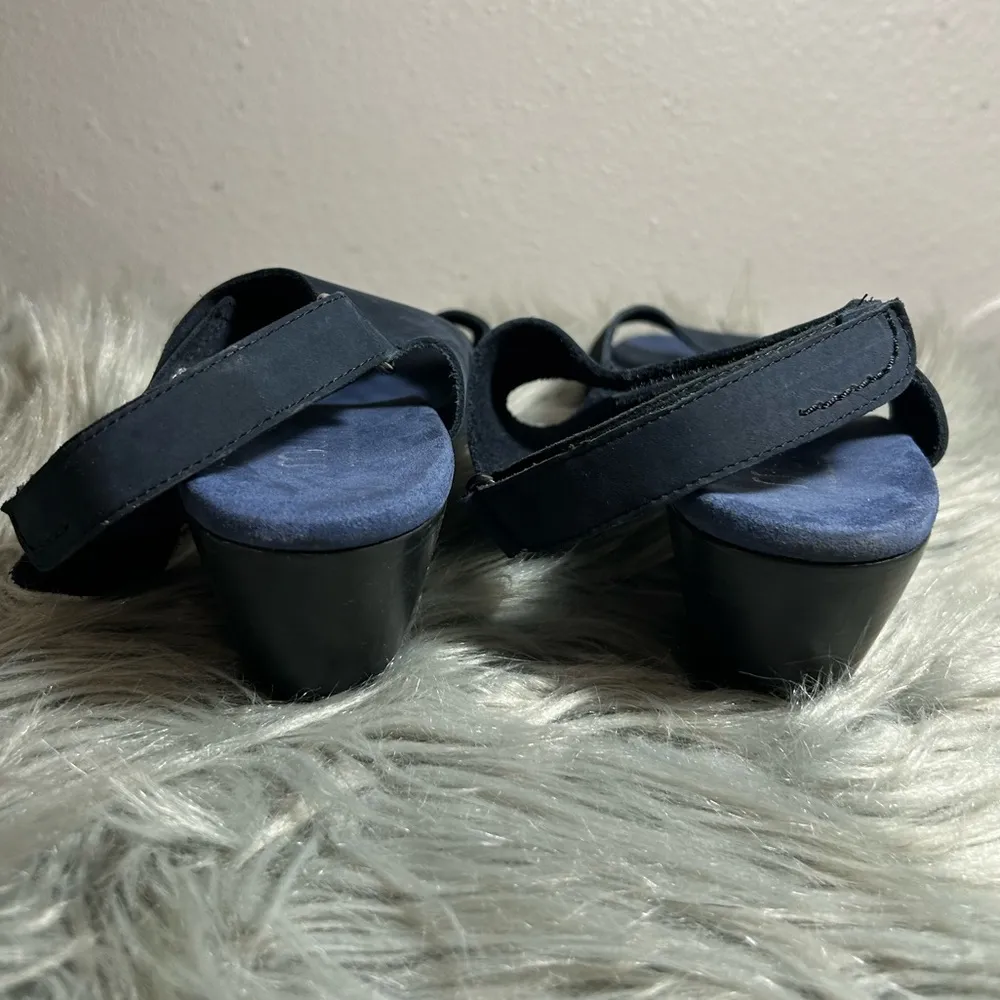 Munro Women's Fabiana in Sandalino Nubuck Navy Sandals Size 11 1/2 - Image 6
