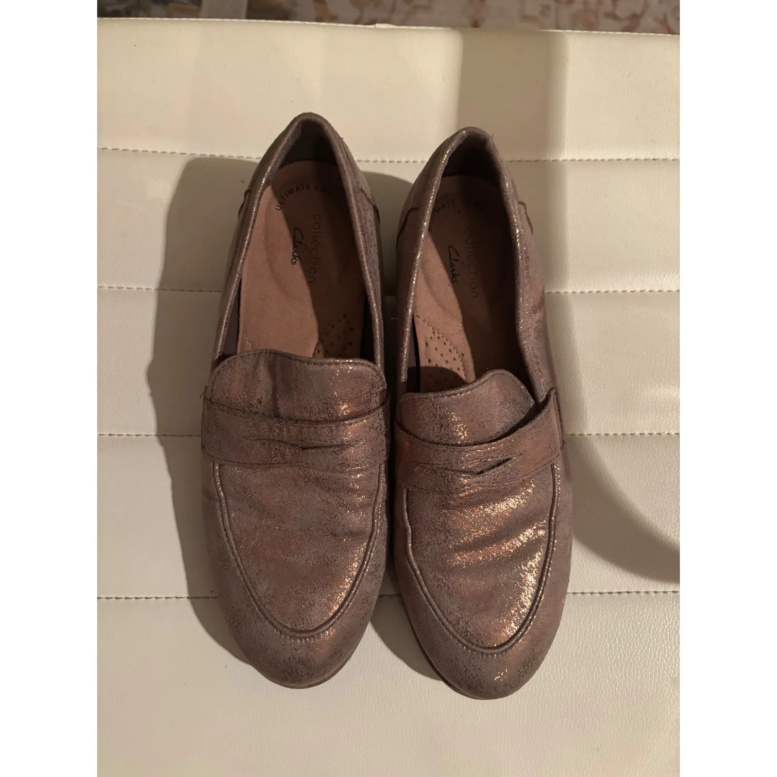 Clarks Women's Metallic Rose Gold Loafer Shoes Size 7.5 M - Image 2