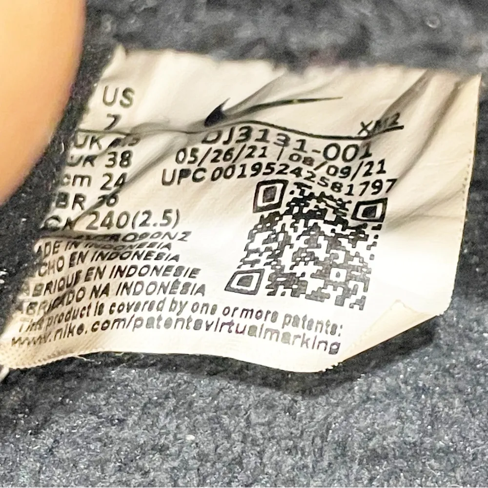 Nike WMS Size 7 Burrow NA Slippers Slip On Fleece Black White Oreo DJ313-001 - Image 5